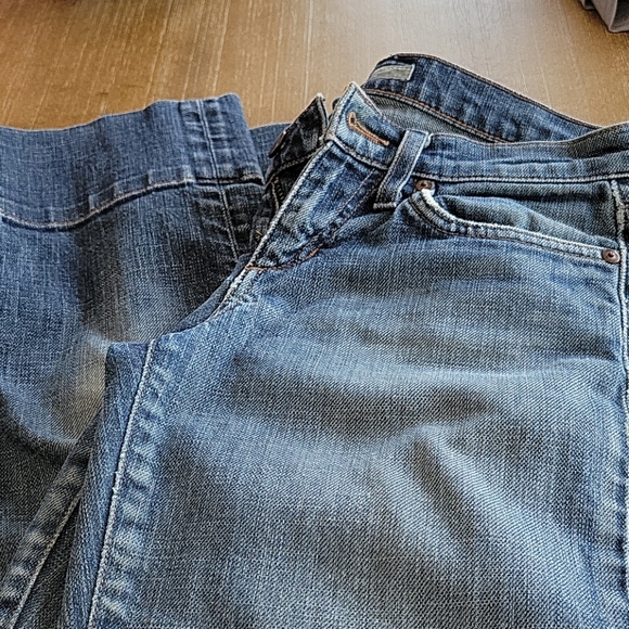 JOE'S SOCIALITE KICKER CAPRIS - Picture 10 of 12